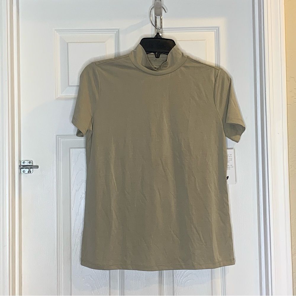 For the Republic Mock Turtleneck Short Sleeve Top Size Small Sage Color